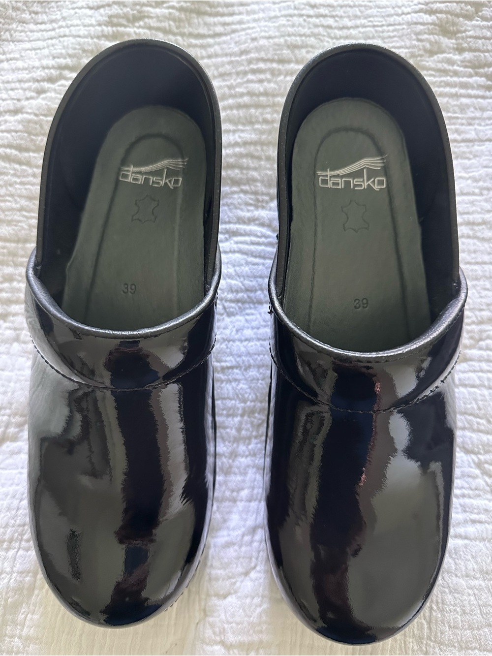 Dansko Woman's Professional Black Patent Leather Clogs size 39 EU/US 8.5
EUC - Picture 2 of 8